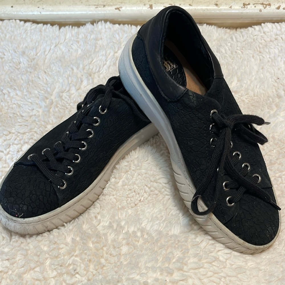 Sofft black sneakers, size 8